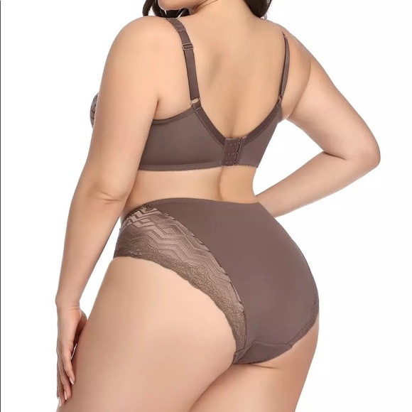 Plus size  Bra & Underwear Set - Picture 4 of 6